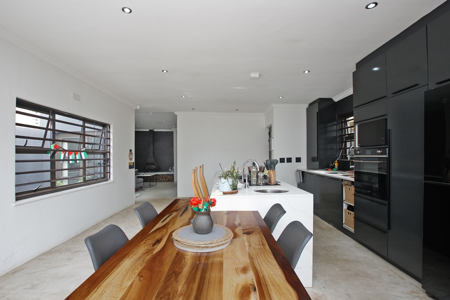 3 Bedroom Property for Sale in Claremont Village Western Cape